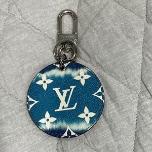 LOUIS VUITTON Monogram Escale Bag Charm Key Holder in Blue.
